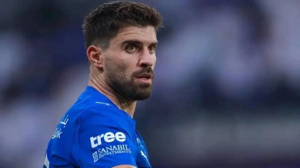 الهلال يعلن غياب سالم الدوسري ونيفيز عن لقاء الخلود