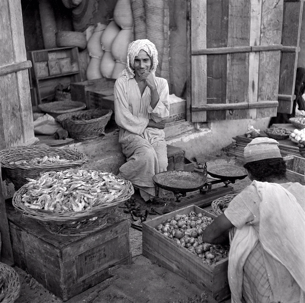 متجر قديم لبيع المواد الغذائية في مدينة الخبر