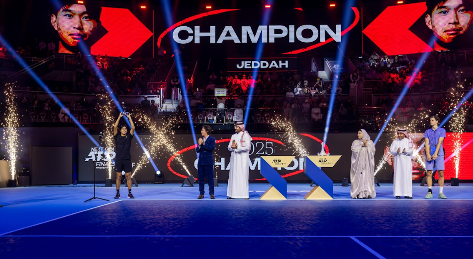 نائب وزير الرياضة يتوّج الأمريكي “تيين” بلقب بطولة الجيل القادم للتنس 2025