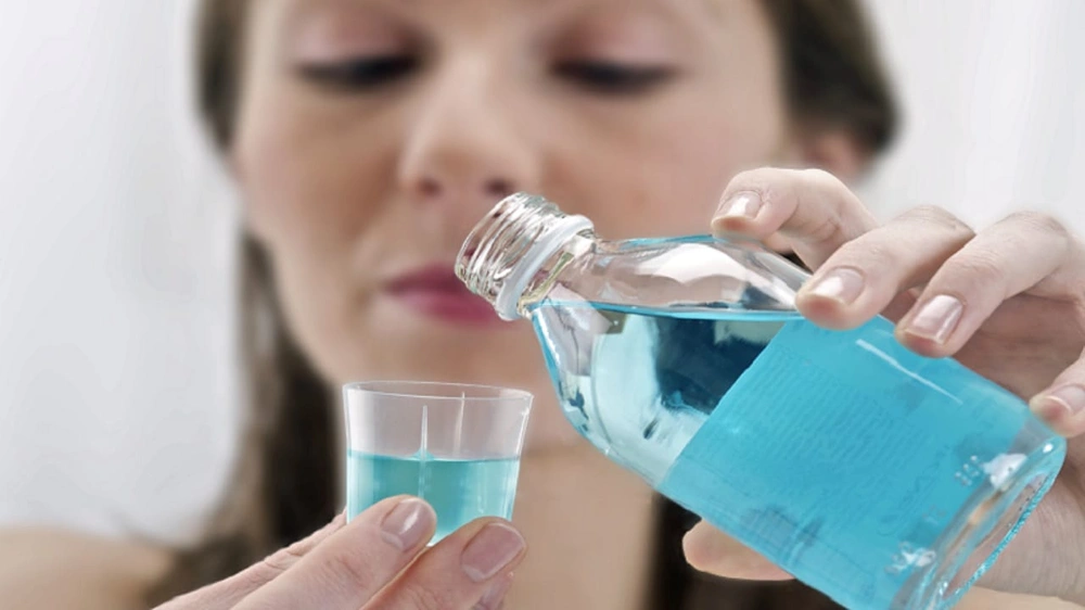 الإفراط في استخدام غسول الفم قد يرفع ضغط الدم