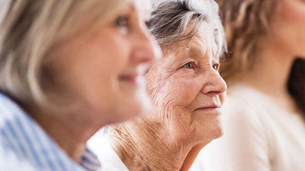 دراسة: نمط الحياة الإيجابي والتفاؤل يقللان عمر الدماغ ويحميانه من الشيخوخة