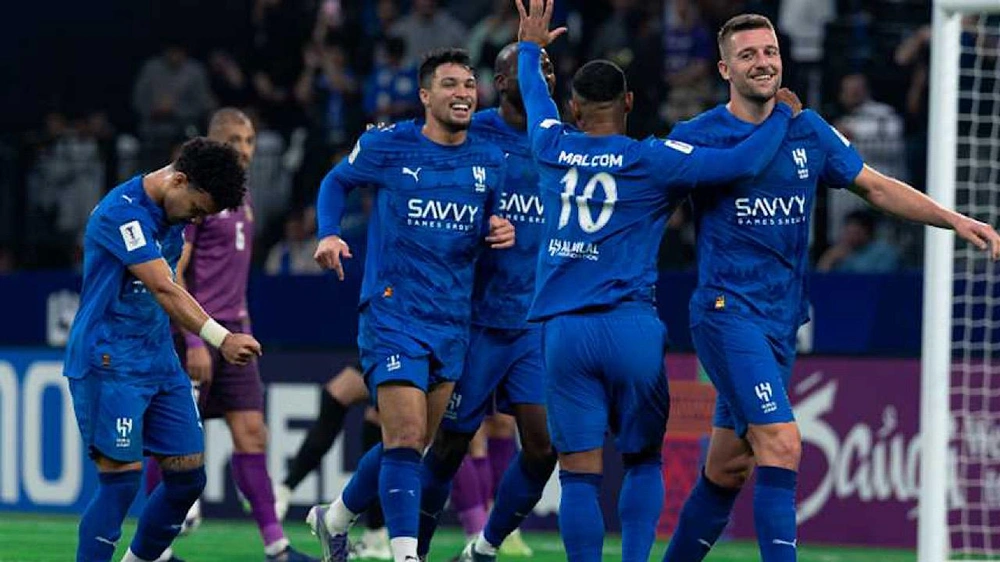 الهلال يصل الشارقة في ظل غياب 7 من لاعبيه