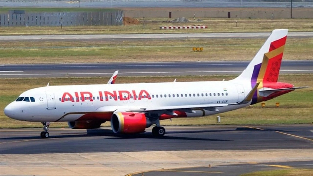 هبوط اضطراري لطائرة تابعة للخطوط الهندية بعد تعطل محركها
