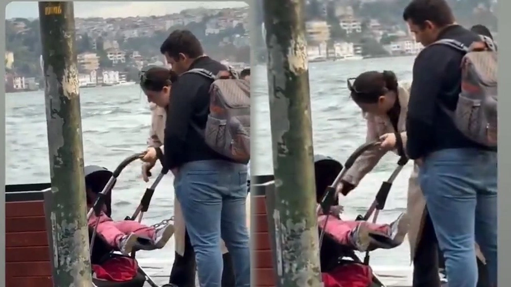 والدان يعتديان على طفلهما بسبب بكائه ..فيديو