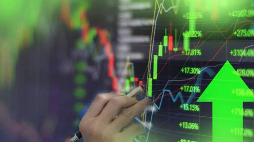 محلل مالي : لا تدخل برأس مال كامل وأدرس السوق جيداً .. فيديو