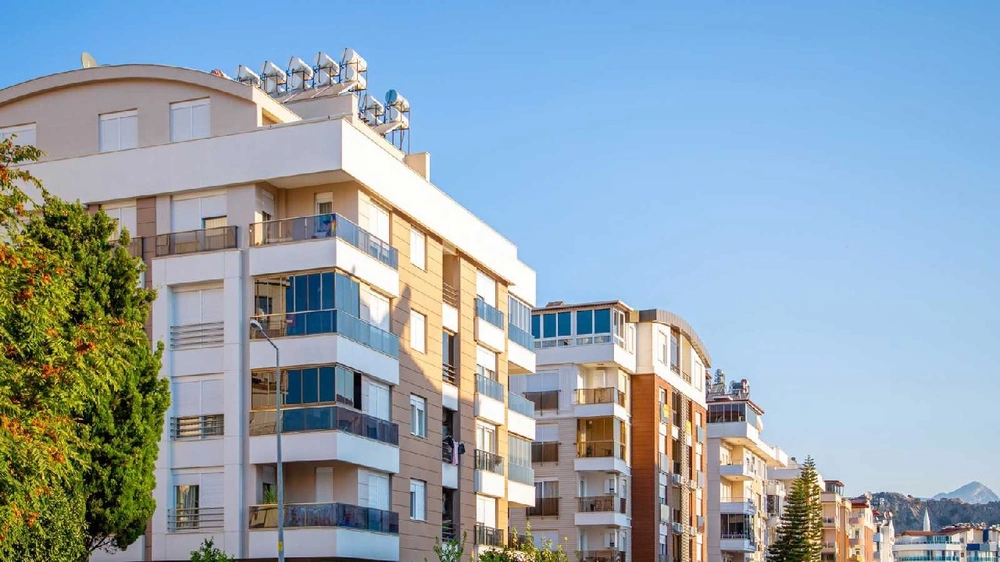 أم تنهي حياتها بعد يوم من وفاة طفلها