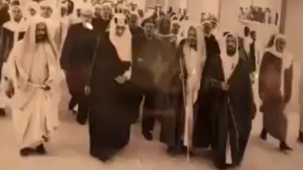 الملك فيصل والشيخ بن باز في الجامعة الإسلامية عام 1384 ه .. فيديو