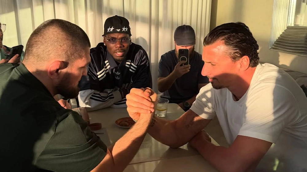 لقاء طريف يجمع زلاتان إبراهيموفيتش وحبيب نورمحمدوف