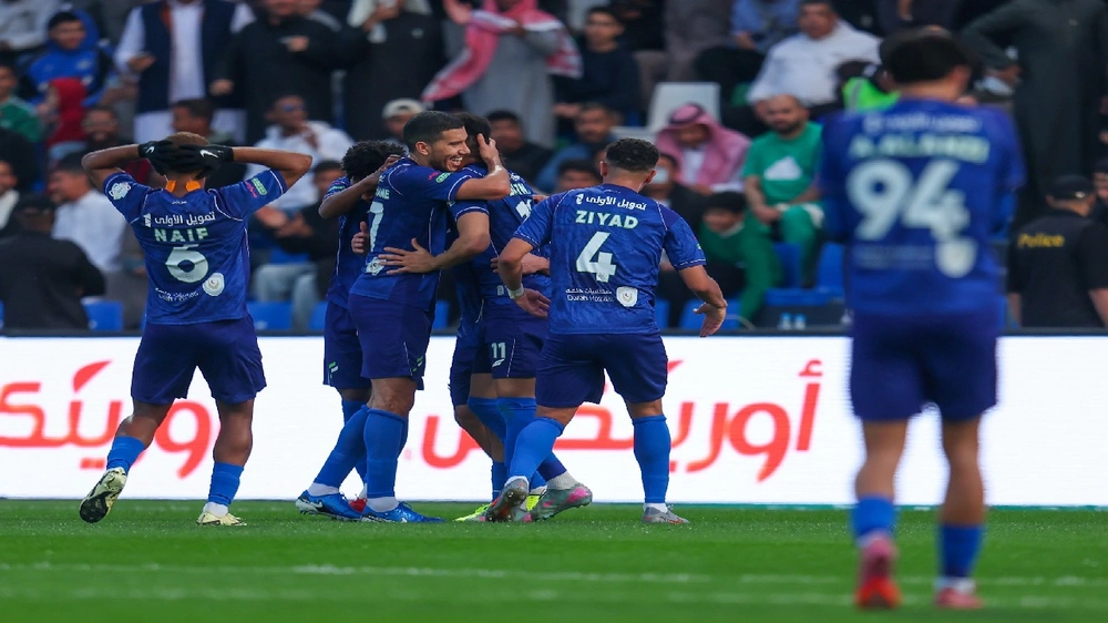 الفتح يتخطى الأهلي بثنائية