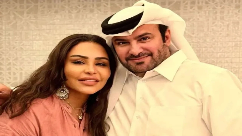 مبارك الهاجري يسرّع لاستقبال زوجته أحلام بعد نجاح حفلها في العلا.. فيديو