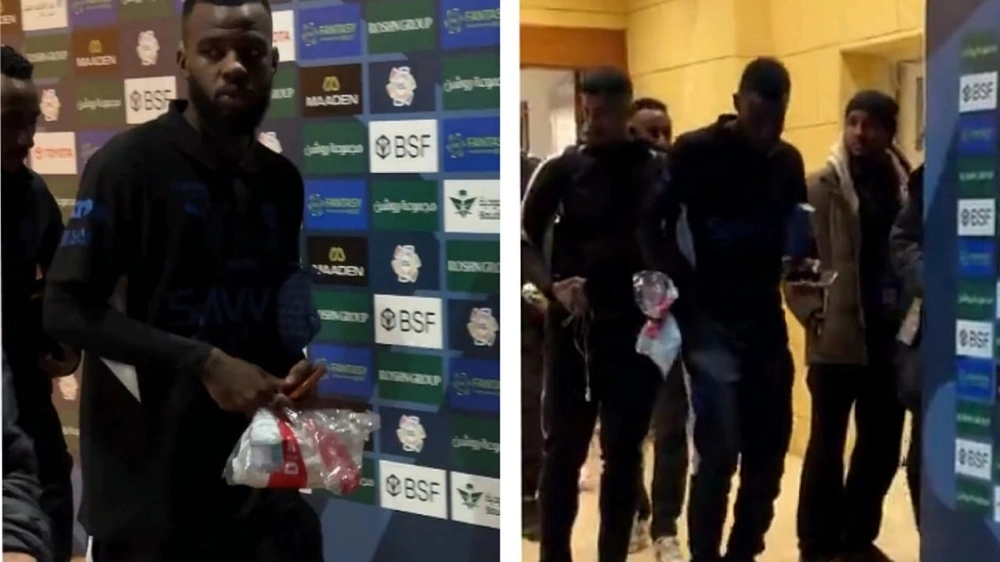 تمبكتي يغادر الملعب متأثرًا بإصابته أمام الخلود .. فيديو