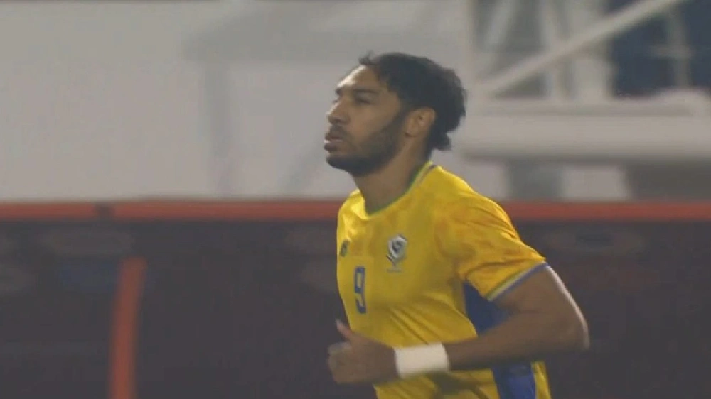 أوباميانج يشارك مع الجابون رغم إصابته