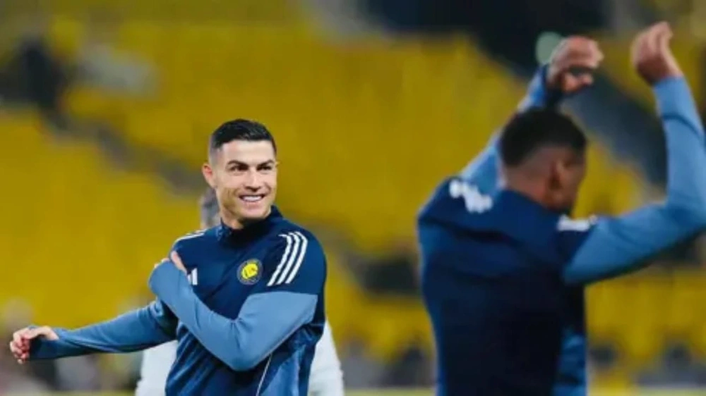 رونالدو يتفاعل ويغني مع أغنية شهيرة خلال الإحماء.. فيديو