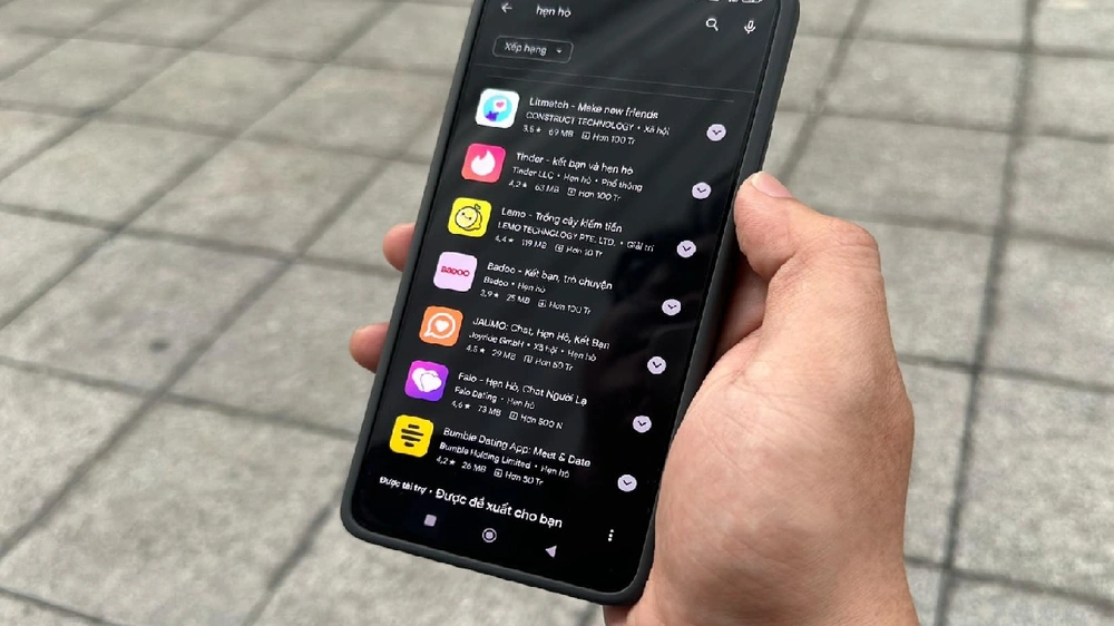السجن لعصابة استغلت تطبيقات المواعدة في لندن