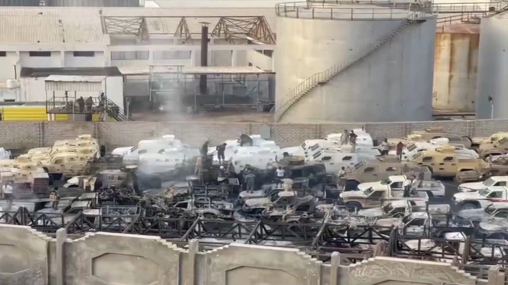 فيديو يظهر المدرعات التي وصلت إلى ميناء المكلا بعد استهدافها من قوات التحالف