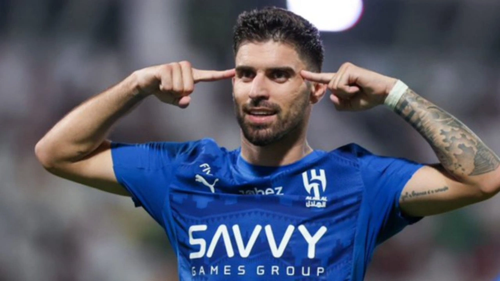 وكيل  نيفيز يتواصل مع 3 أندية من البريميرليغ