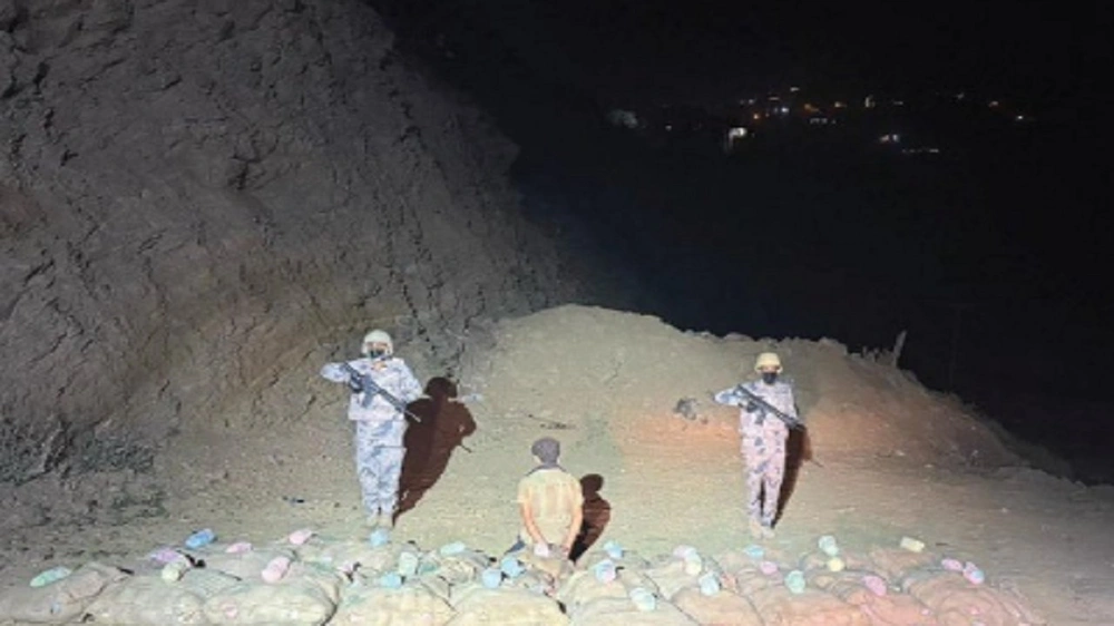 الإطاحة بمخالف لتهريبه 723 كيلوجراما من القات بجازان