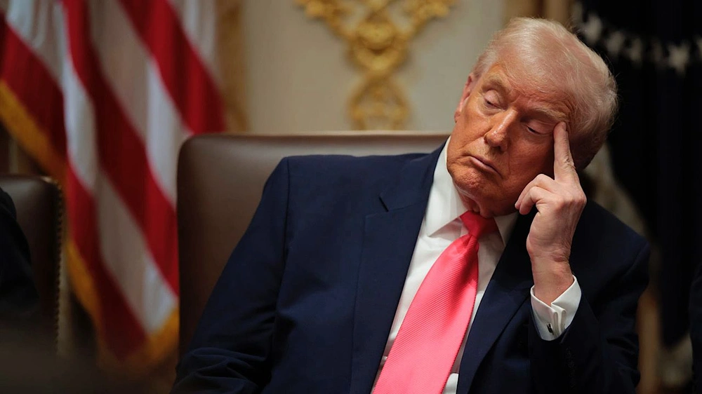 ترامب يوضح سبب كدمات يده وينفي الغفوة خلال الاجتماعات