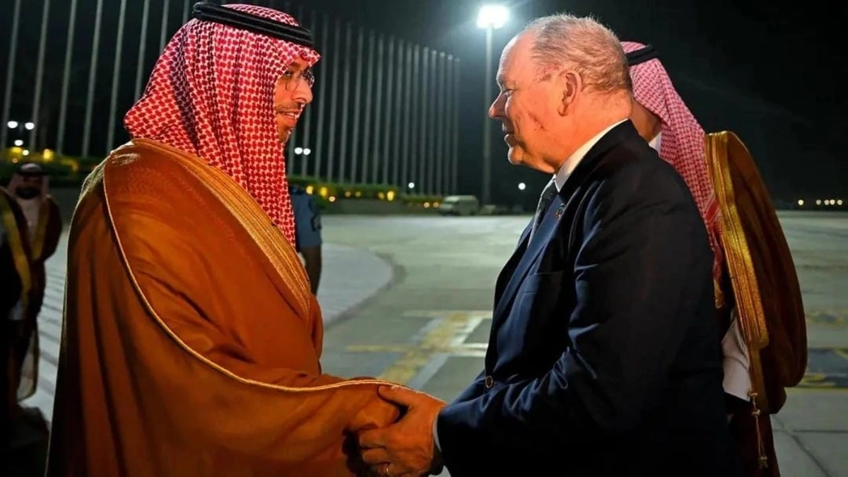 أمير إمارة موناكو يغادر جدة