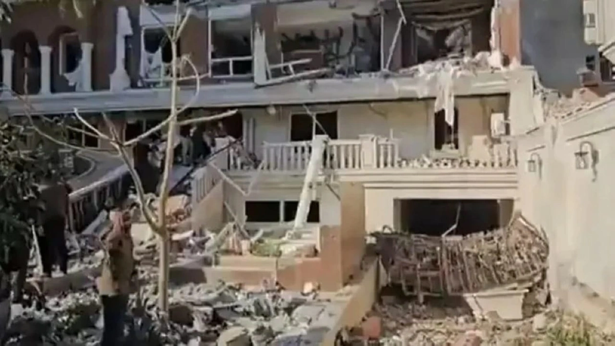 إيران تنفي اغتيال قائد القوات البحرية للحرس الثوري في انفجار بندر عباس .. فيديو