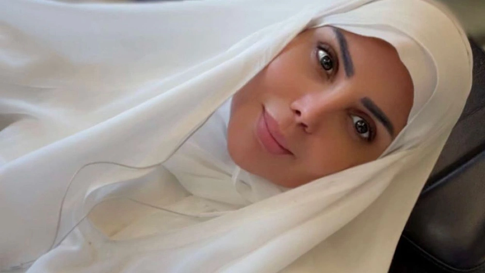 إلهام الفضالة تؤدي مناسك العمرة بعد خروجها من السجن.. صور