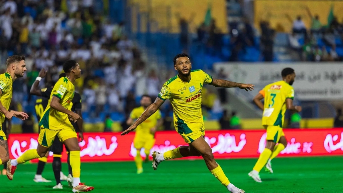 تصرف من زوجة جوشوا كينغ يشير لقرب انتقاله للهلال