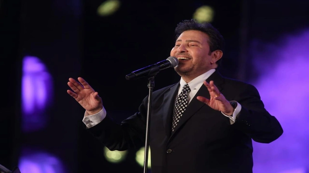 أزمة صحية مفاجئة تبعد هاني شاكر عن الحفلات لشهور