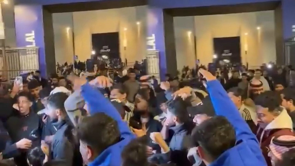 جماهير الهلال عقب الفوز على الحزم:هاتوا النصراوي  ..فيديو