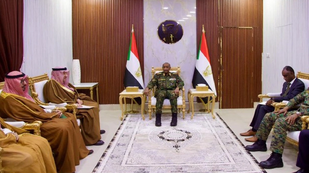 رئيس مجلس السيادة الانتقالي بالسودان يستقبل نائب وزير الخارجية
