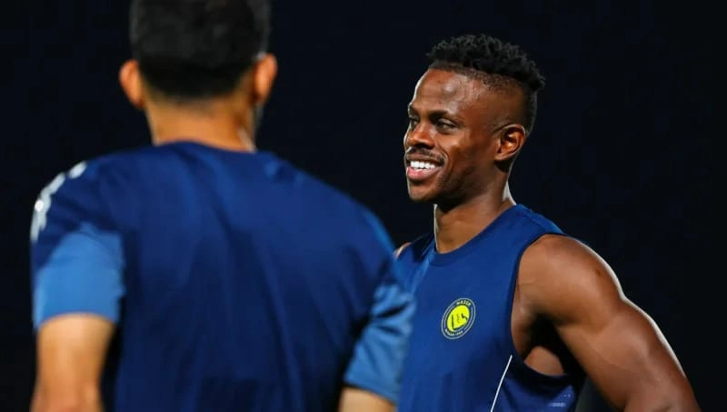 الشباب يطلب إعادة هارون كمارا من النصر
