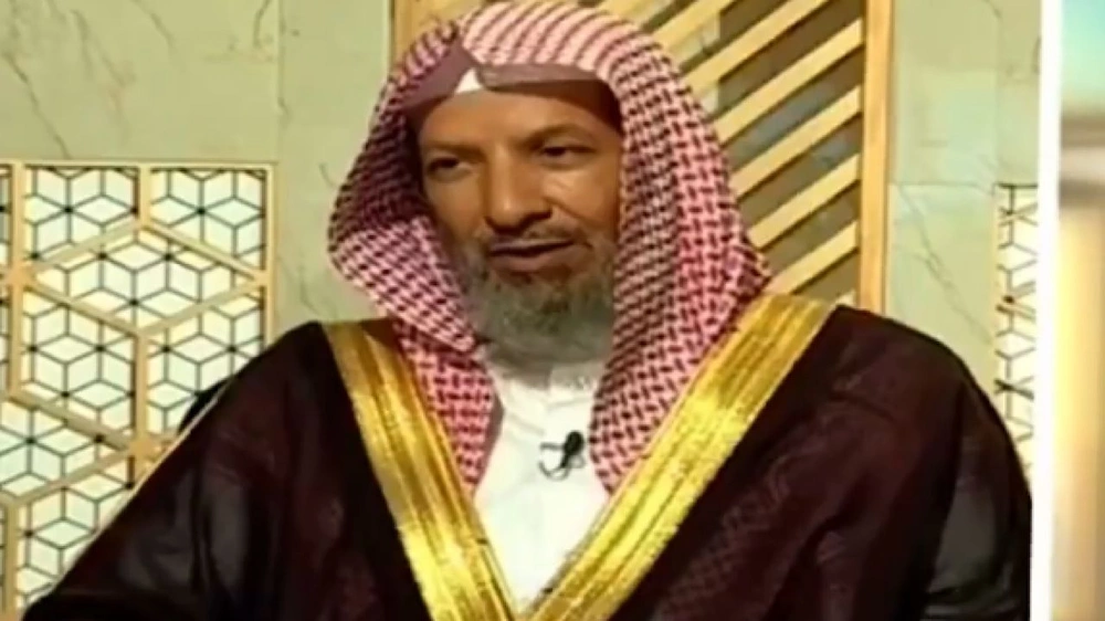 الشثري يوضح حكم وضع خزانات المياه صدقة عن الميت بالمقابر .. فيديو