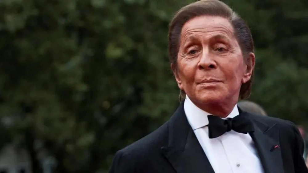 وفاة مصمم الأزياء الشهير فالنتينو