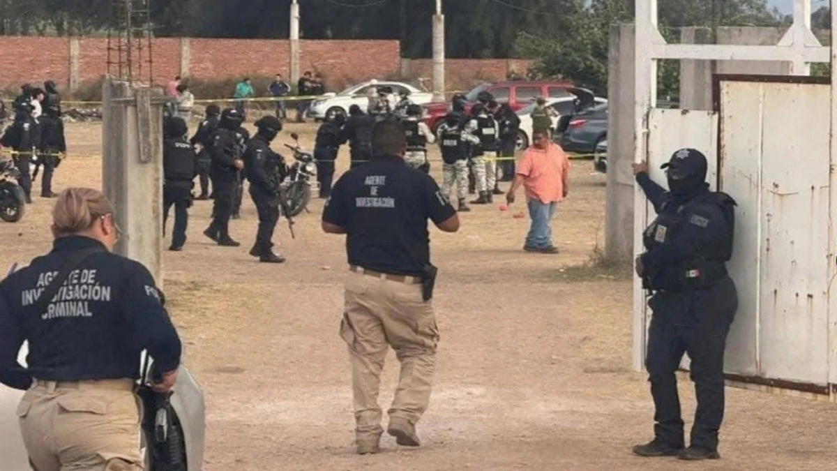 هجوم مسلح على ملعب كرة قدم يودي بحياة 11 شخصًا.. فيديو وصور