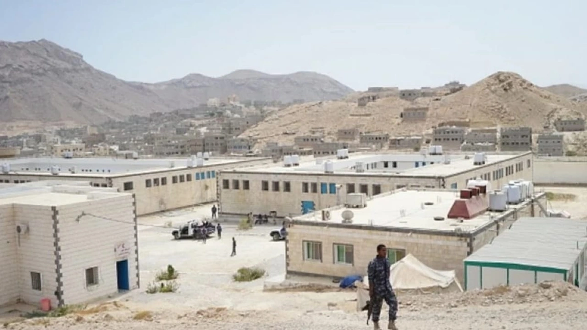 إصابة 14 بين رجال الأمن والسجناء في سجن المكلا بعد محاولة فرار فاشلة .. فيديو