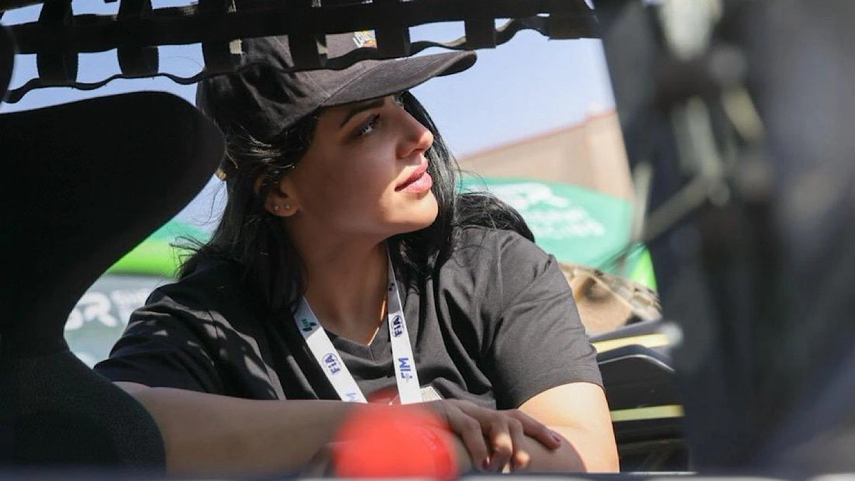 مشاعل الهويش تخطف الأنظار في رالي حائل تويوتا الدولي .. صورة