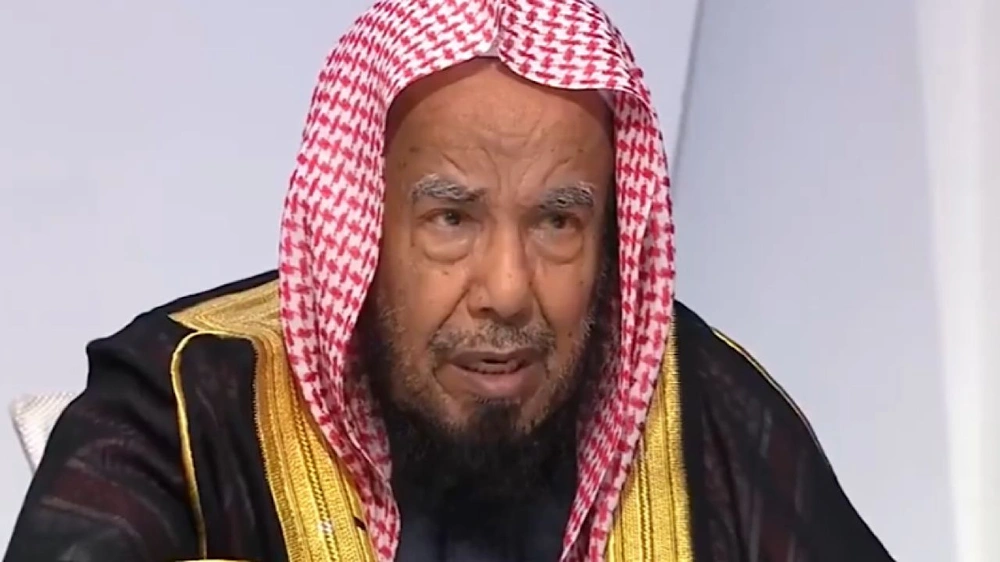 المطلق: الخصم بسبب التأخير في العمل يبرئ الذمة والواجب عدم تعطيل المصالح.. فيديو