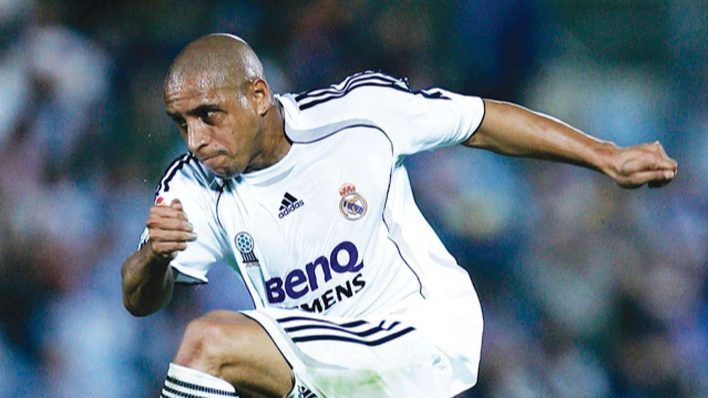 روبيرتو كارلوس يطمئن جماهيره بعد عملية جراحية في القلب