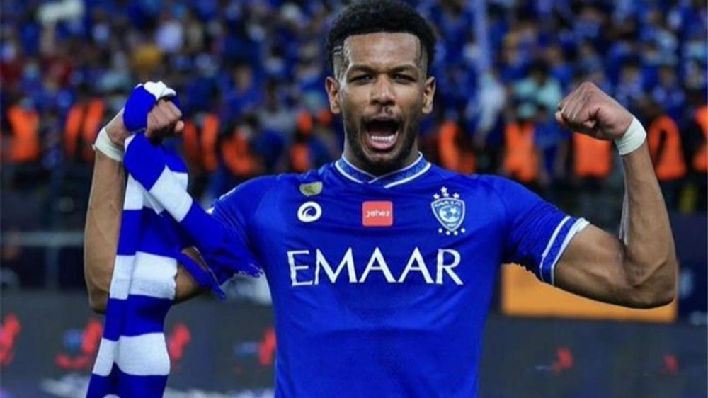 علي البليهي يوزع 100 كوب قهوة تعبيرًا عن سعادته .. فيديو