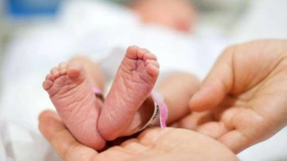 تبديل طفلتين بالخطأ أثناء تسليمهما لأسرتيهما في مستشفى أردني