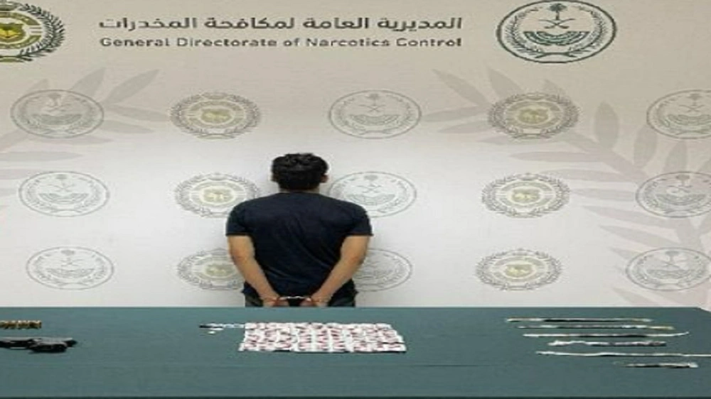 القبض على مواطن بحوزته سلاحان ناريان وذخيرة حية