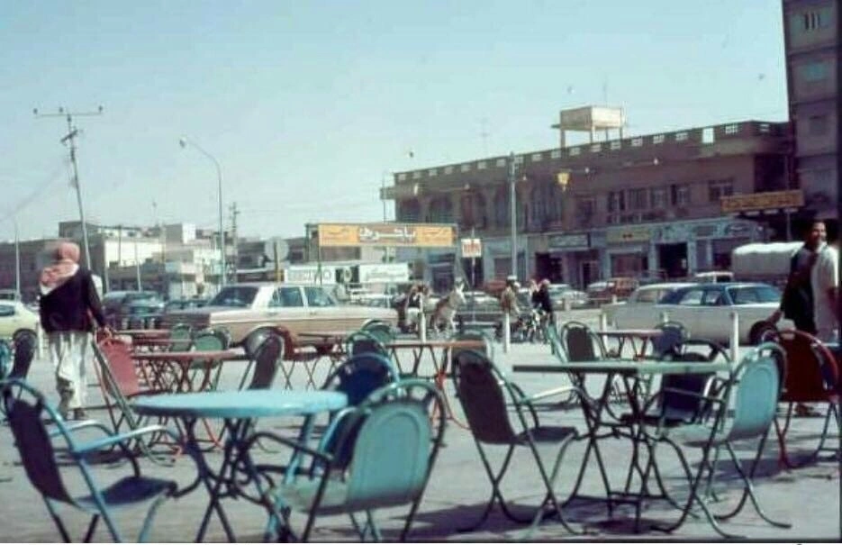 أحد المقاهي في الرياض قديما