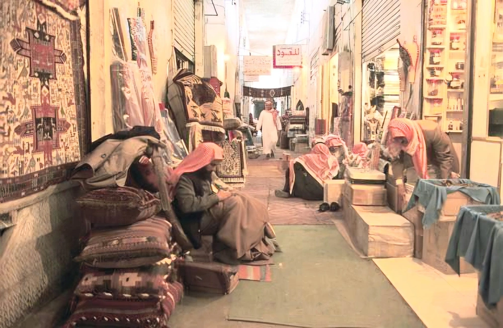 متعة التجول في سوق الزل