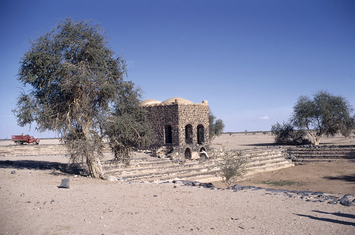 صورة قديمة لقصر الخرابة الأثري بوادي العقيق