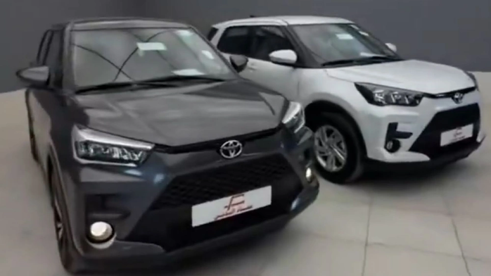 الخالدي يوضح مواصفات وأسعار  «ستاندر XLE» و«فل كامل» لتويوتا رايز 2026 .. فيديو