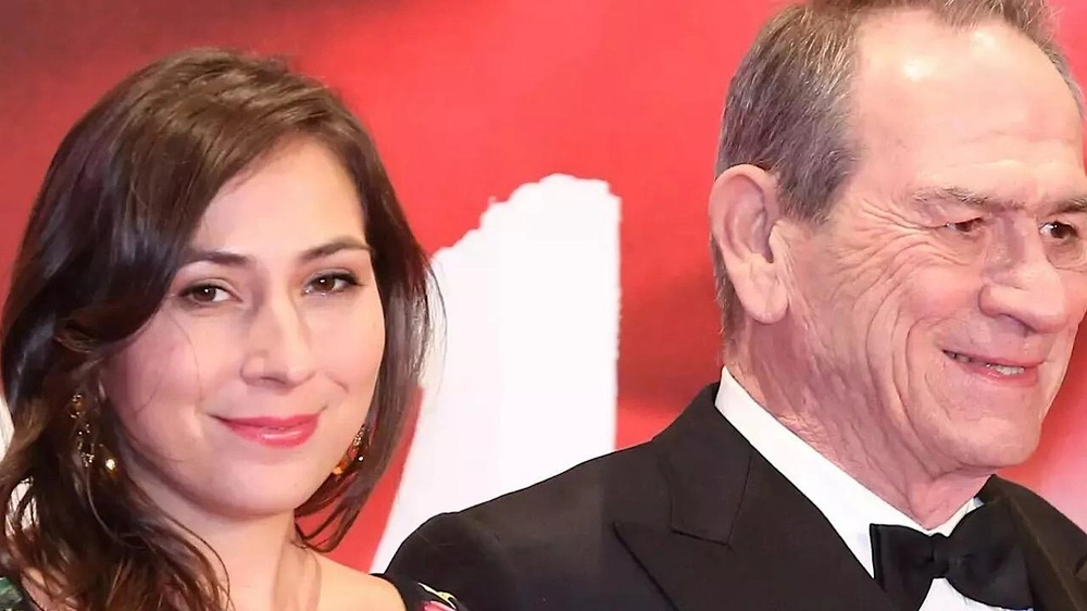 مصرع ابنة النجم الأمريكي تومي لي جونز داخل فندق فاخر