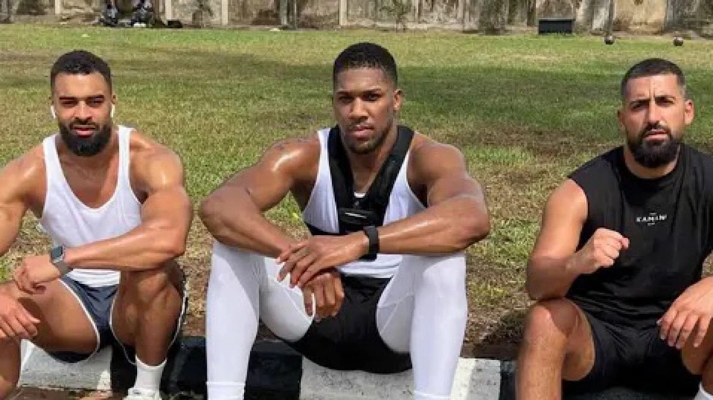 جوشوا يودّع صديقيه بعد حادث سير مروّع