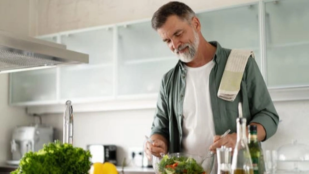 خبراء: الإفراط في بعض الأطعمة والمكملات قد يؤثر على هرمون التستوستيرون