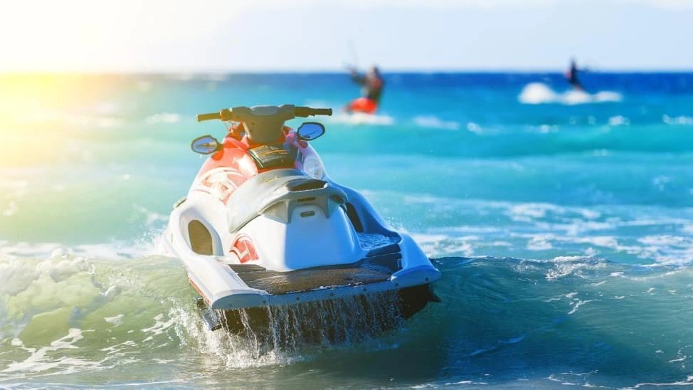 حادث دراجة مائية في إندونيسيا ينهي حياة سائح سعودي.. فيديو