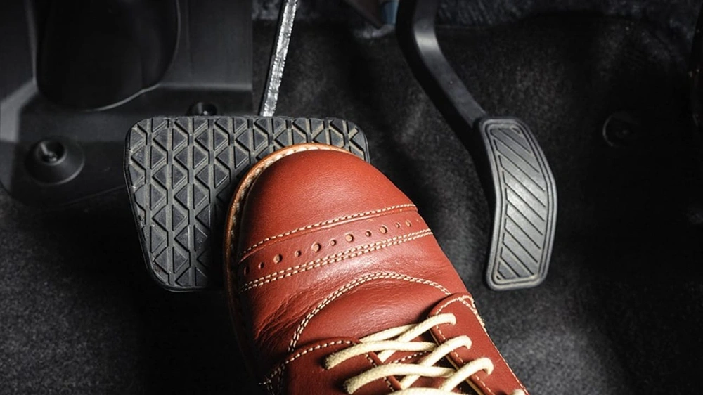 لا تتجاهلها .. 5 علامات تستدعي تغيير فرامل السيارة فورًا