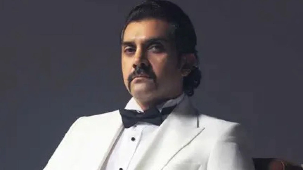 مطرب تركي شهير يروي مأساة وفاة والدته .. فيديو